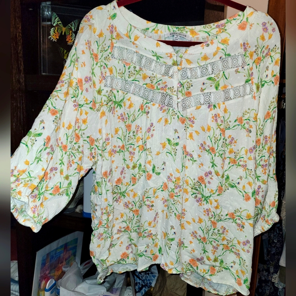 Floral and flowy top